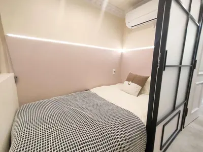 a small bedroom with a bed and a window at D7 Shinjuku JR St 8 mins 2 bedrooms and 1 living room Max 5P Direct to Shinjuku Ueno Ginza Shibuya Ikebukuro Yoyogi Shinagawa \u65b0\u5bbf\u533a \u9ad8\u7530\u9a6c\u573a\u8f66\u7ad98\u5206\u949f \u4e24\u5ba4\u4e00\u5385 \u6700\u59275\u4eba in Tokyo