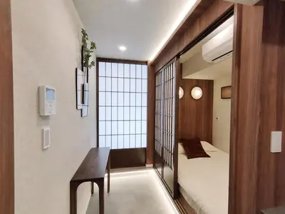 a bedroom with a bed and a desk and a window at C3 Shinjuku JR St 8 mins 2 bedrooms and 1 living room Max 5P Direct to Shinjuku Ueno Ginza Shibuya Ikebukuro Yoyogi Shinagawa \u65b0\u5bbf\u533a \u9ad8\u7530\u9a6c\u573a\u8f66\u7ad98\u5206\u949f \u4e24\u5ba4\u4e00\u5385 \u6700\u59275\u4eba in Tokyo