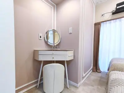 a bathroom with a sink and a mirror at B2 Shinjuku JR St 8 mins 2 bedrooms and 1 living room Max 5P Direct to Shinjuku Ueno Ginza Shibuya Ikebukuro Yoyogi Shinagawa \u65b0\u5bbf\u533a \u9ad8\u7530\u9a6c\u573a\u8f66\u7ad98\u5206\u949f \u4e24\u5ba4\u4e00\u5385 \u6700\u59275\u4eba in Tokyo