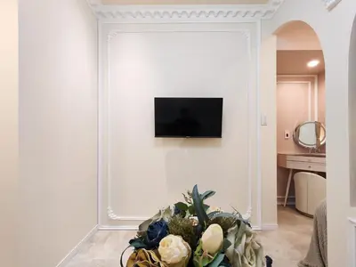 a living room with a tv on a wall at B2 Shinjuku JR St 8 mins 2 bedrooms and 1 living room Max 5P Direct to Shinjuku Ueno Ginza Shibuya Ikebukuro Yoyogi Shinagawa \u65b0\u5bbf\u533a \u9ad8\u7530\u9a6c\u573a\u8f66\u7ad98\u5206\u949f \u4e24\u5ba4\u4e00\u5385 \u6700\u59275\u4eba in Tokyo