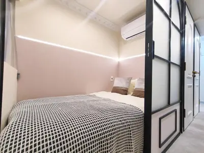 a small bedroom with a bed and a window at B2 Shinjuku JR St 8 mins 2 bedrooms and 1 living room Max 5P Direct to Shinjuku Ueno Ginza Shibuya Ikebukuro Yoyogi Shinagawa \u65b0\u5bbf\u533a \u9ad8\u7530\u9a6c\u573a\u8f66\u7ad98\u5206\u949f \u4e24\u5ba4\u4e00\u5385 \u6700\u59275\u4eba in Tokyo
