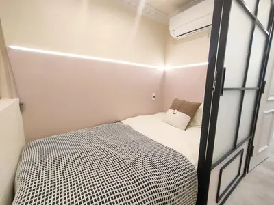 a small bedroom with a bed and a window at B3 Shinjuku JR St 8 mins 2 bedrooms and 1 living room Max 5P Direct to Shinjuku Ueno Ginza Shibuya Ikebukuro Yoyogi Shinagawa \u65b0\u5bbf\u533a \u9ad8\u7530\u9a6c\u573a\u8f66\u7ad98\u5206\u949f \u4e24\u5ba4\u4e00\u5385 \u6700\u59275\u4eba in Tokyo