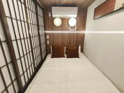 a small room with a bed in the corner at B6 Shinjuku JR St 8 mins 2 bedrooms and 1 living room Max 5P Direct to Shinjuku Ueno Ginza Shibuya Ikebukuro Yoyogi Shinagawa \u65b0\u5bbf\u533a \u9ad8\u7530\u9a6c\u573a\u8f66\u7ad98\u5206\u949f \u4e24\u5ba4\u4e00\u5385 \u6700\u59275\u4eba in Tokyo