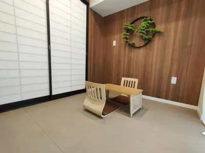 a room with a table and chairs and a plant on the wall at B6 Shinjuku JR St 8 mins 2 bedrooms and 1 living room Max 5P Direct to Shinjuku Ueno Ginza Shibuya Ikebukuro Yoyogi Shinagawa \u65b0\u5bbf\u533a \u9ad8\u7530\u9a6c\u573a\u8f66\u7ad98\u5206\u949f \u4e24\u5ba4\u4e00\u5385 \u6700\u59275\u4eba in Tokyo