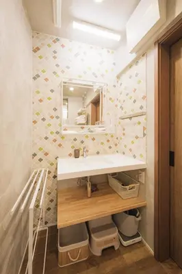 a bathroom with a sink and a mirror at GOOD DAY Shinagawa HOTEL in Tokyo