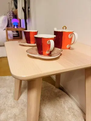 three coffee cups sitting on a wooden table at \u6574\u5957\u79c1\u4eba\u9ad8\u7ea7\u89c2\u666f\u9152\u5e97\u516c\u5bd3 \u8fea\u58eb\u5c3c\u76f4\u8fbe \u6674\u7a7a\u5854\u5929\u7a7a\u6811 \u4ea4\u901a\u4fbf\u5229 \u8f66\u7ad9\u6b65\u884c3\u5206\u949f in Tokyo