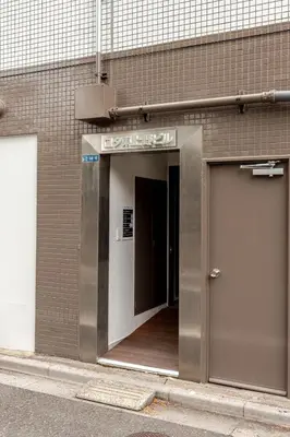 an entrance to a building with a door at rot\u6771\u4e0a\u91ce3\u4e01\u76ee302 in Tokyo