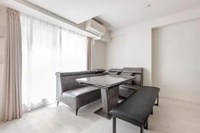 a dining room with a table and chairs at tkm\u5143\u9ebb\u5e033\u4e01\u76ee102 in Tokyo
