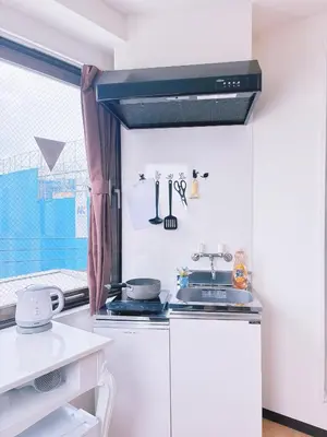 a kitchen with a stove top oven next to a window at 501, Near Shinjuku, JR Sobu Line, Elevator available, \u65b0\u5bbf\u7ad92\u7ad9\u53ef\u8fbe,\u79cb\u53f6\u539f \u516d\u672c\u6728 \u4e0a\u91ce \u7b51\u5730\u5e02\u573a\u53ef\u76f4\u8fbe,\u6709\u7535\u68af,3\u6761\u5730\u94c1\u53ef\u7528 in Tokyo