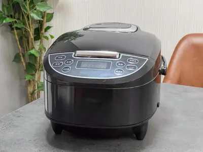 a toaster sitting on top of a table at ojima7 in Tokyo