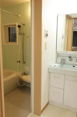 a bathroom with a sink and a shower at \u4e0a\u91ce \u79cb\u8449\u539f \u30a8\u30ea\u30a2 5LDK \u30c8\u30a4\u30ec3\u7b87\u6240 \u6d74\u5ba42\u7b87\u6240 \u30ad\u30c3\u30c1\u30f3 \u30c6\u30e9\u30b9\u3042\u308a\u8cb8\u5207\u4e00\u8ed2\u5bb6a in Tokyo