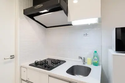 a small kitchen with a sink and a stove at \u30ec\u30b8\u30c7\u30a3\u30a2\u4e2d\u843d\u5408c in Tokyo
