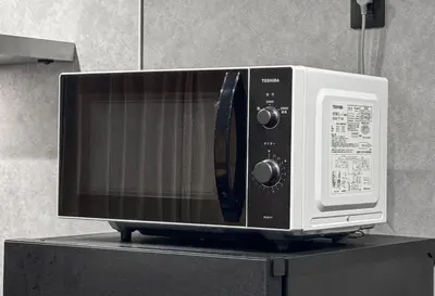 a microwave oven sitting on top of a refrigerator at SEEK Tokyo in Wada