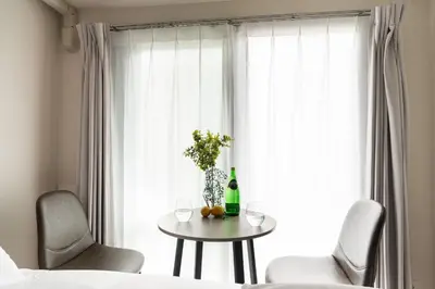 a room with a table and two chairs and a window at \u30b3\u30b9\u30e2\u30ea\u30fc\u30c9\u5e61\u30f6\u8c37 in Tokyo