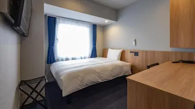 a small room with a bed and a window at Toyoko Inn Tokyo Minowa-eki in Tokyo