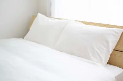 an unmade bed with white sheets and a window at BAi\u304a\u82b1\u8336\u5c4b1\u4e01\u76ee\u30d1\u30fc\u30eb\u30cf\u30a4\u30c4201 in Tokyo