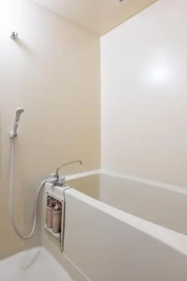 a bath tub with a faucet in a bathroom at BAi\u304a\u82b1\u8336\u5c4b1\u4e01\u76ee\u30d1\u30fc\u30eb\u30cf\u30a4\u30c4202 in Tokyo