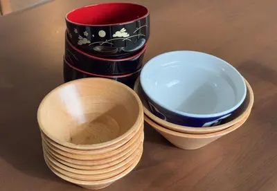 a group of bowls sitting on top of a table at \u6771\u4e2d\u91ce in Tokyo
