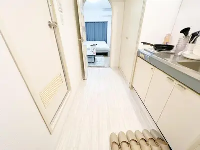 a hallway leading to a kitchen with a mirror at Ikebukuro home 18 in Tokyo