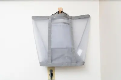 a plastic bag hanging on a pole on a wall at Nishi Shinjuku City House \u897f\u65b0\u5bbf\u30b7\u30c6\u30a3\u30fc\u30cf\u30a6\u30b9 - \u6771\u4eac\u89b3\u5149\u306b\u4fbf\u5229\u306a\u65b0\u5bbf\u30b9\u30c6\u30a4 in Tokyo