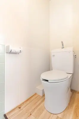 a bathroom with a white toilet in a room at tkm\u5317\u5c0f\u5ca91\u4e01\u76ee202 in Tokyo