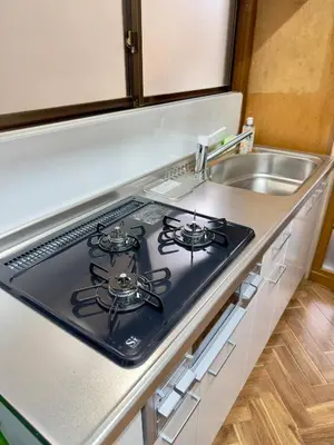 a stove top in a kitchen next to a sink at Style Lab\u56db\u3064\u6728 in Tokyo