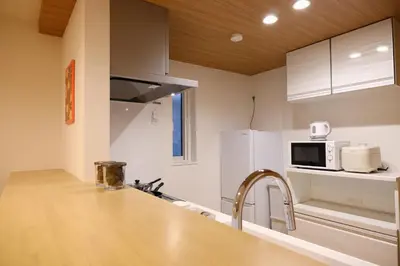a kitchen with a counter top and a microwave at Mi-Villa Aprire Yotsuya in Tokyo