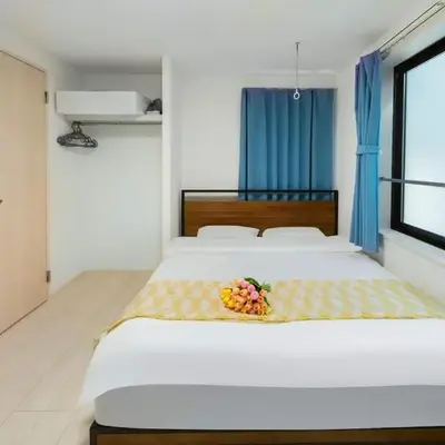 5 min walk from Gotanno station 20sqm apartment with private toilet and bathroom Direct access to popular travel destinations such as Ueno