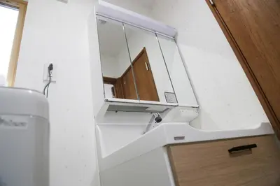 a bathroom with a mirror and a sink at Km301\u4e0a\u6c60\u888b in Tokyo