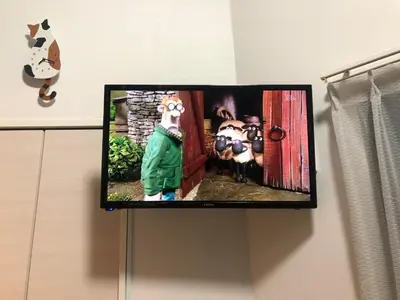 a flat screen tv hanging on a wall at 201\u53f7 \u5c71\u624b\u7ebf\u8fd1\u4e0a\u91ce\u4e00\u7ad9\u590d\u5f0f\u6e29\u99a8\u65b0\u516c\u5bd3 in Tokyo