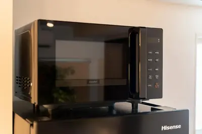 a microwave oven sitting on top of a refrigerator at Yadori\u795e\u697d\u5742 in Tokyo