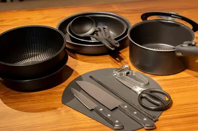 a table with pots and pans and a pair of scissors at Yadori\u795e\u697d\u5742 in Tokyo