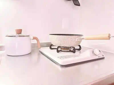 a mortar and pestle on a scale on a kitchen counter at 308, Shinjuku Apt, Jr Yamanote Line, JR\u5c71\u624b\u7ebf \u9ad8\u7530\u99ac\u5834\u99c5\u6b69\u884c5\u5206 \u65b0\u5bbf \u79cb\u53f6\u539f \u6c60\u888b \u6da9\u8c37 \u516d\u672c\u6728 \u4e0a\u91ce\u76f4\u8fbe in Tokyo