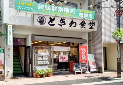 a store with signs on the side of a building at \u30a2\u30b9\u30d4\u30a2302 in Tokyo