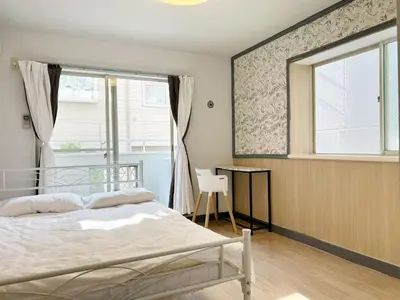 a bedroom with a bed and a window and a chair at Shin-Ookubo station 8 min walk#Shinjuku#speed wifi#\u65b0\u5bbf\u5927\u4e45\u4fdd\u97e9\u56fd\u6b65\u884c\u8857#JR\u65b0\u5927\u4e45\u4fdd\u7ad9\u6b65\u884c8\u5206\u949f#\u9633\u5149\u6e29\u99a8\u516c\u5bd3#\u9ad8\u901f\u65e0\u9650\u5236\u7f51\u7edclucky in Tokyo