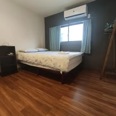 a small bedroom with a bed and a window at \u611b\u306e\u5c4b\u6c11\u6cca\u6c60\u888b in Tokyo
