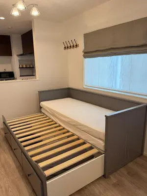 a large bed in a room with a window at \u30b9\u30ab\u30a4\u30c4\u30ea\u30fc\u307e\u3067\u5f92\u6b65\u7d0410\u5206 \u6e05\u6f54 \u5feb\u9069 \u4fbf\u5229 \u9759\u304b \u8a2d\u5099\u5b8c\u5099 KyoSai SkyTree A\u68df in Tokyo
