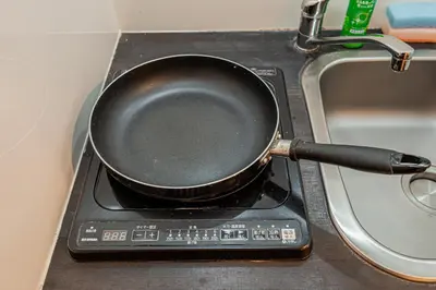a frying pan on top of a stove at Sohome Otsuka Hotel in Tokyo