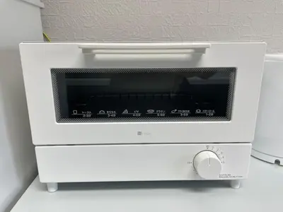 a microwave oven sitting on top of a counter at \u30a2\u30f3\u30c9\u30b9\u30c6\u30a4\u592a\u5b50\u58022\u4e01\u76ee in Tokyo