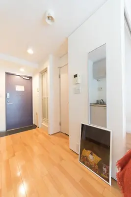 a living room with a tv and a hardwood floor at ORIENS SHIBUYA Stylish Apt - Steps to Scramble crossing - Foodie hub Ebisu & Daikanyama in Tokyo