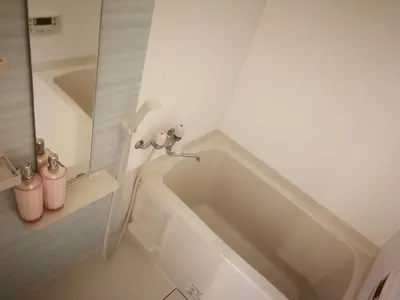 a bathroom with a tub with two stuffed animals on the wall at \u611b\u306e\u5c4b\u6c11\u6cca\u65b0\u5bbf in Tokyo
