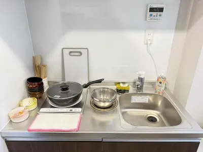a kitchen sink with a frying pan and pans on it at \u6d45\u8349\u99c5\u5f92\u6b698\u5206 \u6d45\u8349\u5bfa\u3059\u3050\u305d\u3070\u306e\u4ef2\u898b\u4e16\u6563\u7b56\u30b9\u30c6\u30a4 DqcEoE in Tokyo