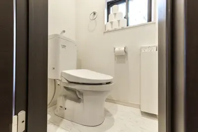 a white bathroom with a toilet and a window at \u304b\u307e\u3082\u30551 in Tokyo