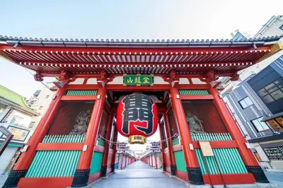 an asian temple with a red and green building at \u30d5\u30e9\u30c3\u30c8\u5409\u6751 202 in Tokyo