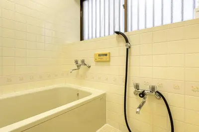 a bathroom with a bath tub and a shower at \u6c60\u888b1\u4e01\u76ee in Tokyo