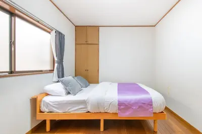 a bed in a room with a window at \u6c60\u888b1\u4e01\u76ee in Tokyo