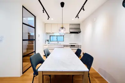 a kitchen and dining room with a table and chairs at SATELLITE HOTEL Yoyogi Park \u30b5\u30c6\u30e9\u30a4\u30c8\u30db\u30c6\u30eb\u4ee3\u3005\u6728\u516c\u5712 in Tokyo