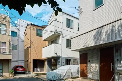 a view of a building from the street at SATELLITE HOTEL Yoyogi Park \u30b5\u30c6\u30e9\u30a4\u30c8\u30db\u30c6\u30eb\u4ee3\u3005\u6728\u516c\u5712 in Tokyo