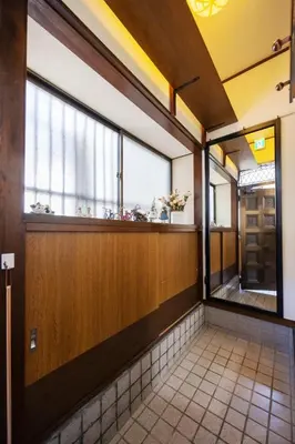 an empty room with a window in a building at \u5c0f\u5ca93LDK\u4e00\u8ed2\u5bb6 3 BDR House in Koiwa \u548c\u5fc3\u306e\u5bb6 in Tokyo