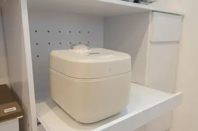a white appliance sitting on a shelf in a kitchen at Mi-Villa SHIBUYA HONMACHI in Tokyo